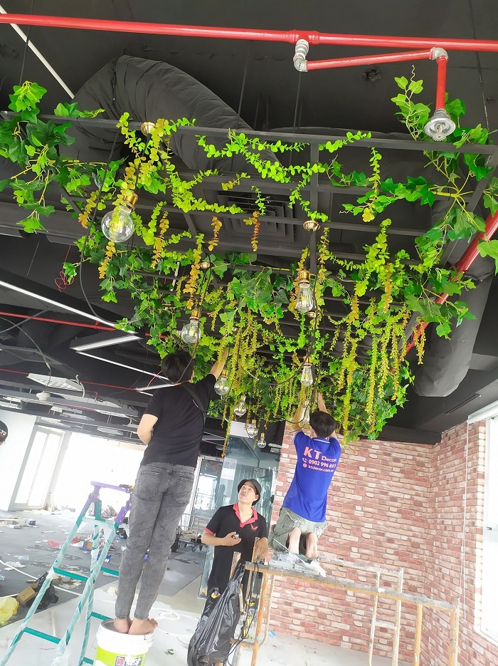 Thi công tường lá cây giả tại Quận 3