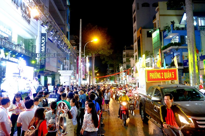 tường lá cây giả tại Quận 5